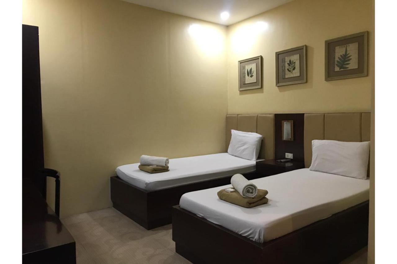 Oyo 762 Laurien Hotel Batangas Ngoại thất bức ảnh