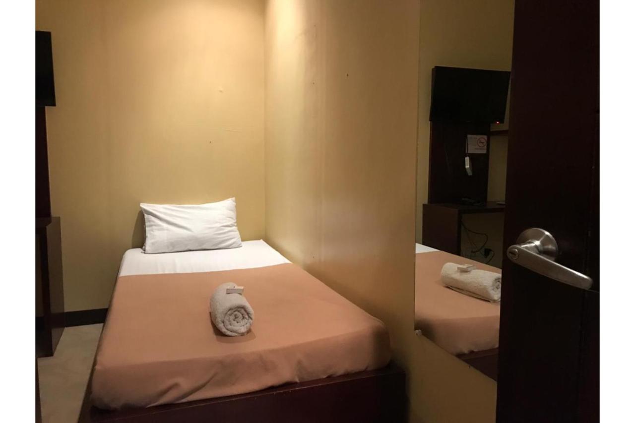 Oyo 762 Laurien Hotel Batangas Ngoại thất bức ảnh